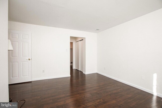 Building Photo - 297 Andover Pl