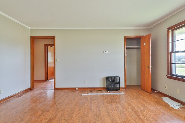 Building Photo - Charming Brick Home with Carport!