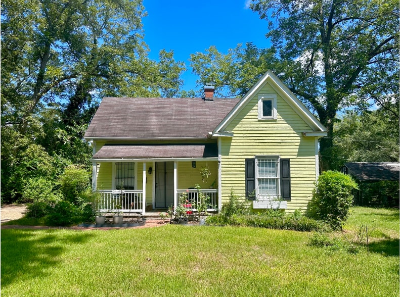 2525.5 Napier Cottage - 2525 Napier Avenue