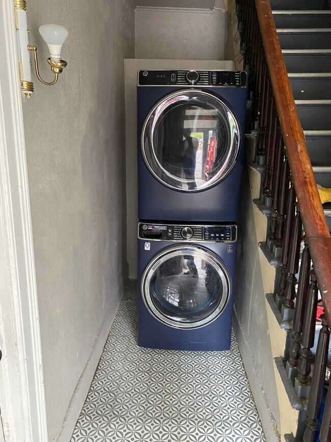 Building Photo - 122 Wayne St