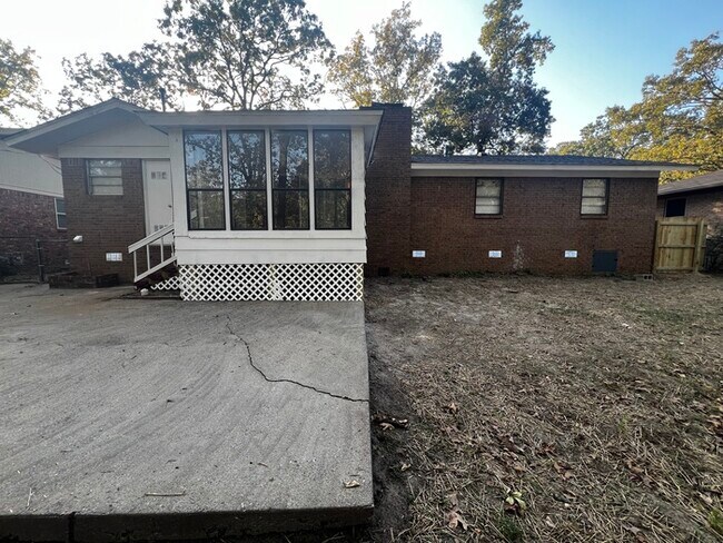 Building Photo - 8702 Oakhaven Dr