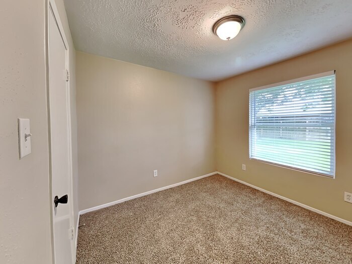 Building Photo - 2855 Pilgrims Point Dr