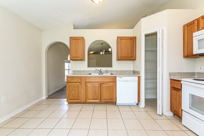 Building Photo - 12744 Ashbrook Cir W