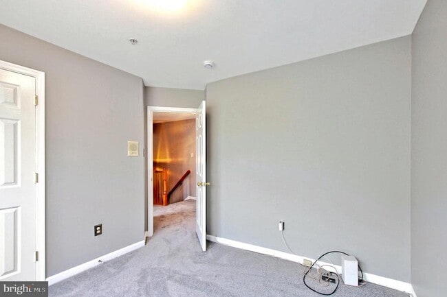 Building Photo - 9902 Woodview Dr