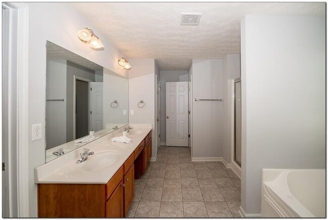 Building Photo - 3832 Roxberry Hill Ln NE