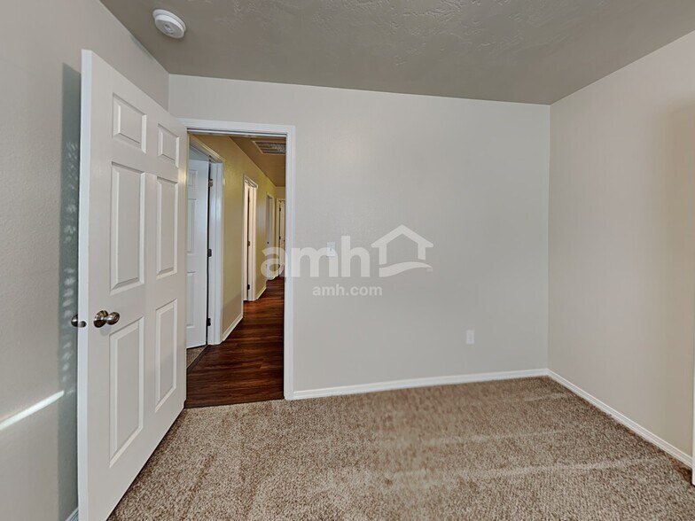 Building Photo - 220 Archer Rd