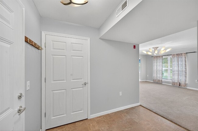 Building Photo - 1313 Piedmont Cir