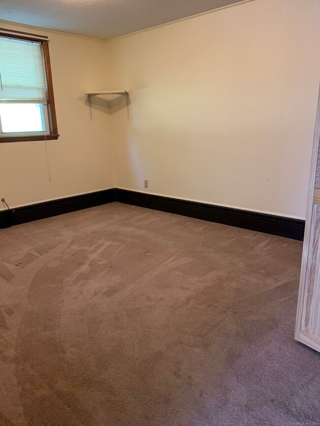 Building Photo - 230 Meadow St