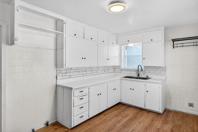 Building Photo - 2011 W 16th St