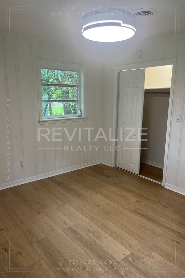 Building Photo - Beautiful 3 bedroom 1 bathroom on Dauphin ...