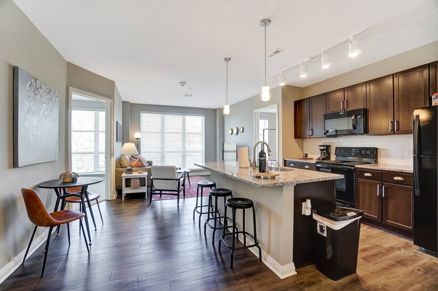 Building Photo - 433 W Rich St