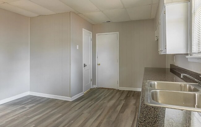 Building Photo - 666 E Gage Ave