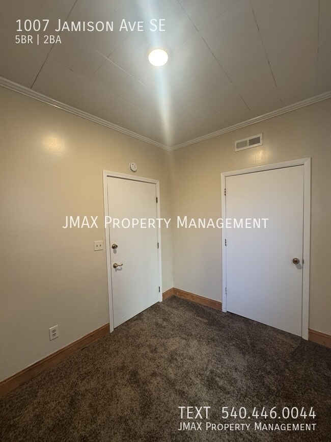 Building Photo - 1007 Jamison Ave SE