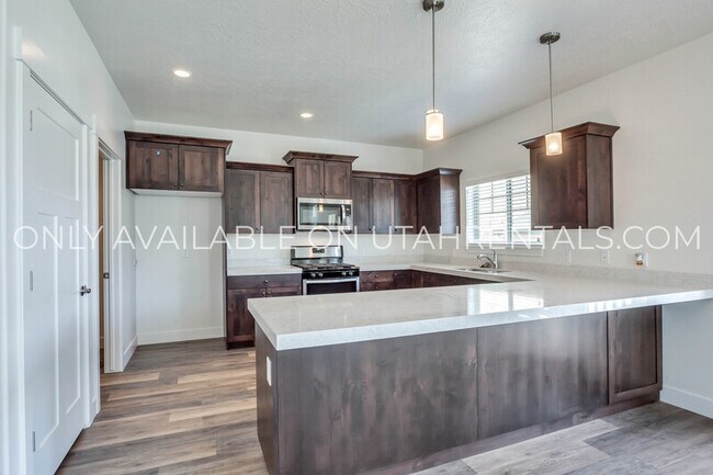 Building Photo - 1692 Aspen Loop