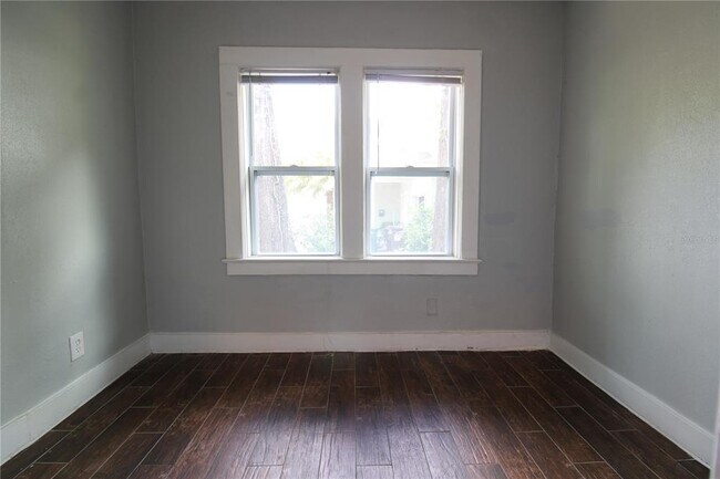 Building Photo - 725 Putnam Ave