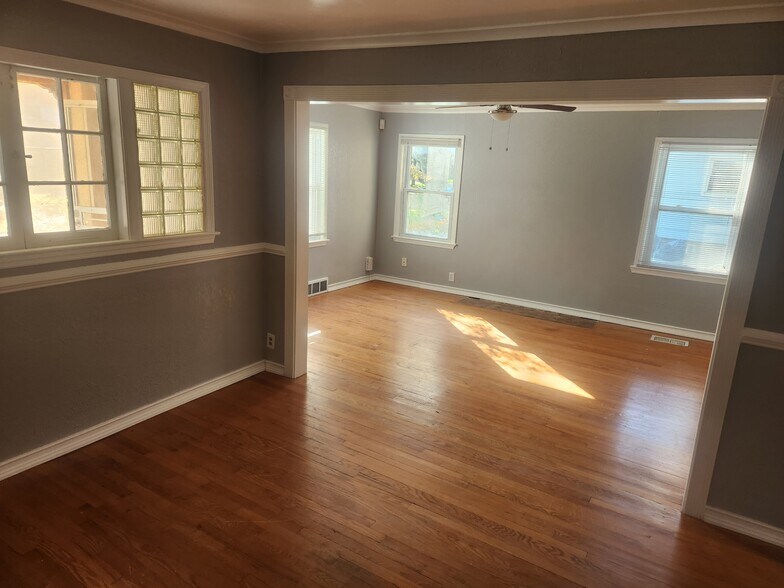 Building Photo - 5928 Fontana St