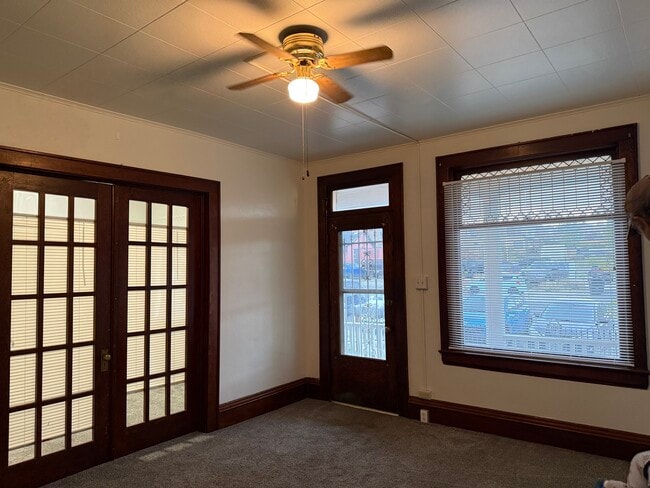 Building Photo - 148 W Aluminum St