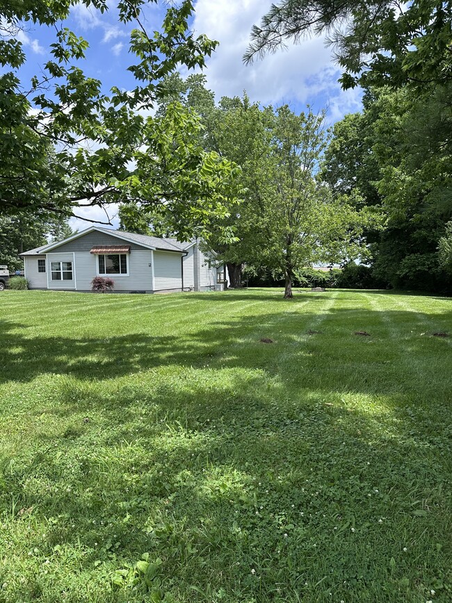 Building Photo - 24394 State Line Rd