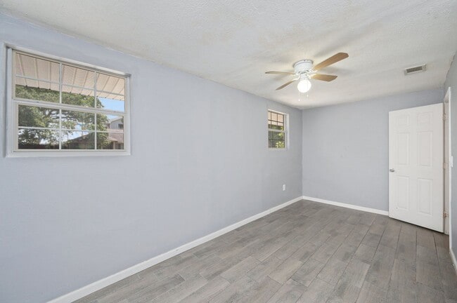 Building Photo - Updated home in Fort Walton Beach!