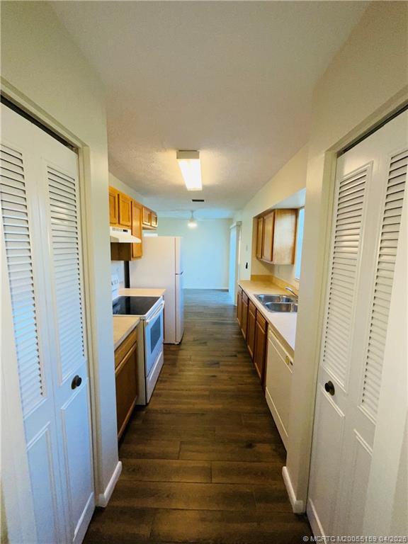 Building Photo - 941 SW Fenway Rd