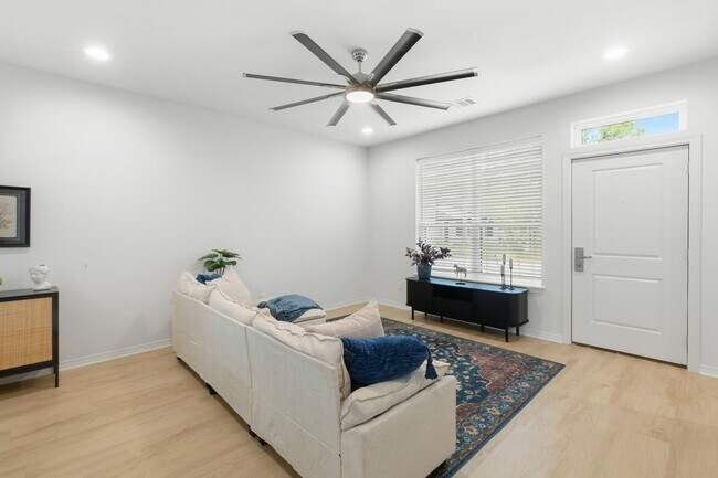 Building Photo - 307 Sterling St