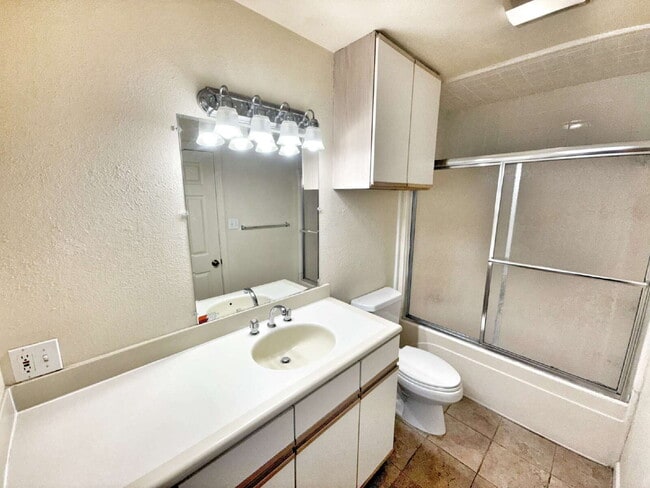 Building Photo - Unbeatable Location – Walk to the Comal Ri...