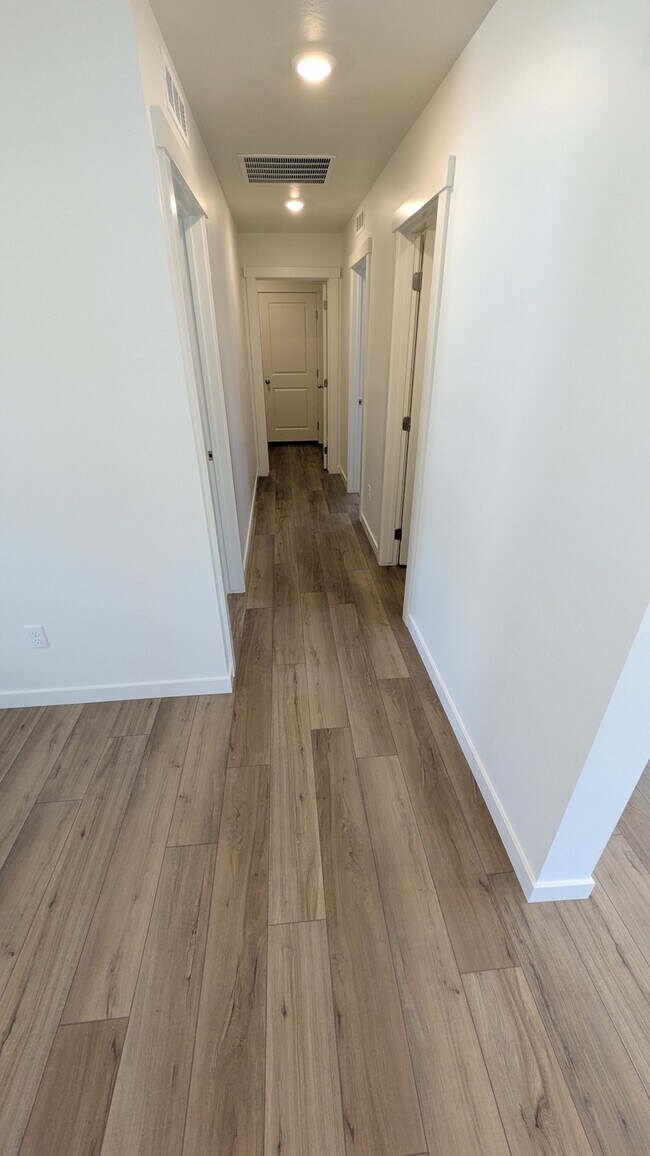 Building Photo - 4693 W Quarterhorse Dr