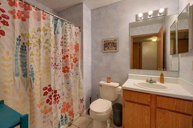 Building Photo - 5484 Cedar Springs