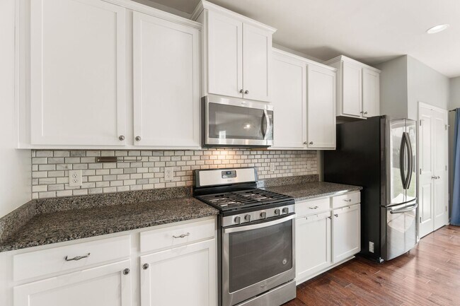 Building Photo - Gorgeous Single Family home in East Durham: Available Now