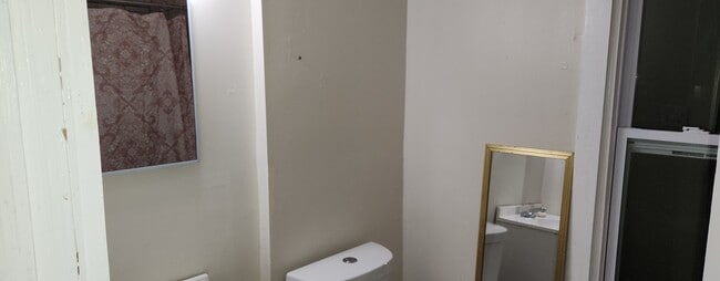 Bathroom 1.2 - 22 Margaret St