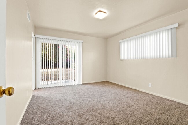 Building Photo - Spacious Whittier Home