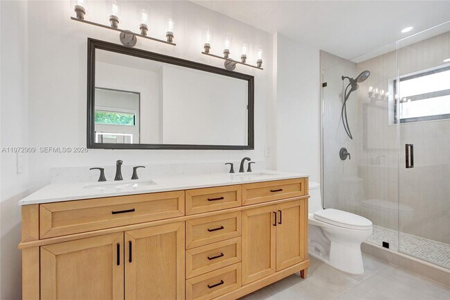 Building Photo - 9901 SW 79th Ave