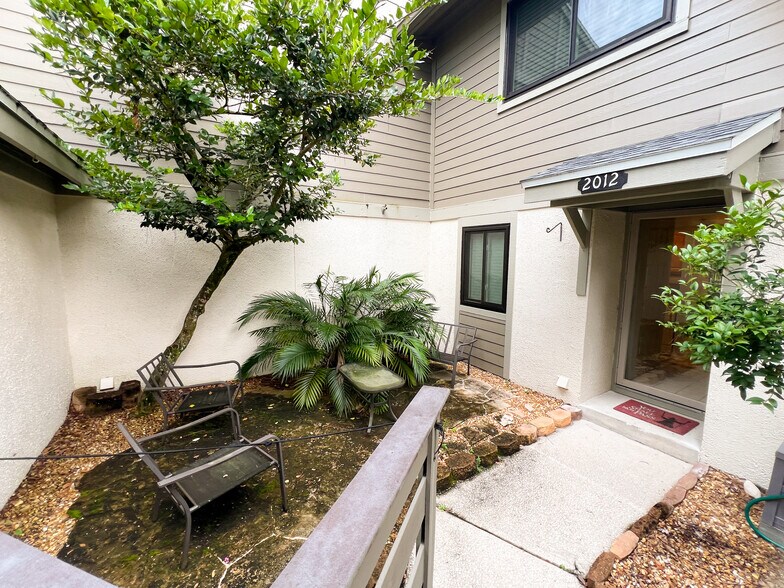 Building Photo - 7623 Baymeadows Cir W