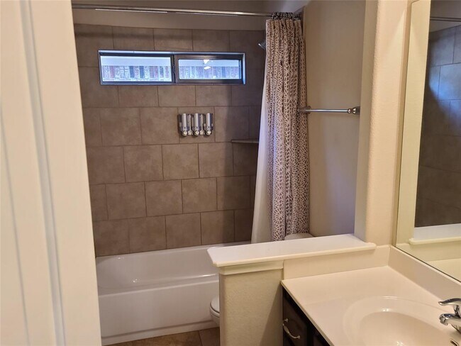 Building Photo - 708 Williams Way