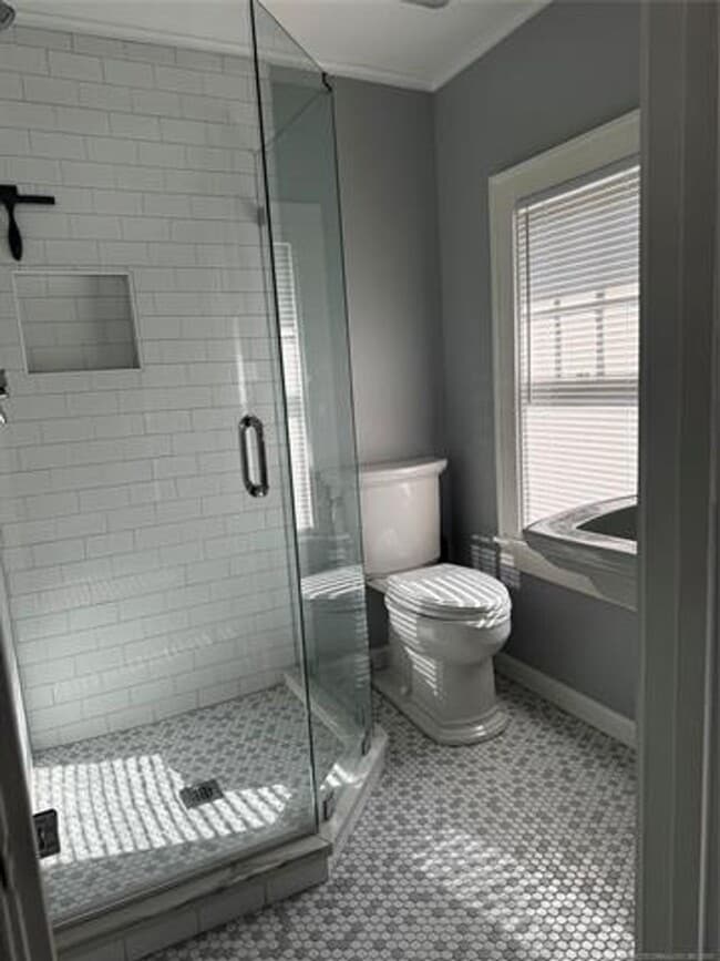 Building Photo - Adorable Garage Apt located in the heart of midtown!