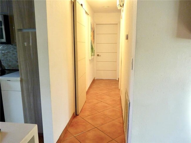 Building Photo - 1433 SE 5th Ct