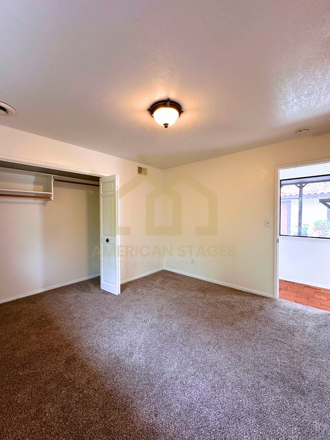 Building Photo - 632 University Dr