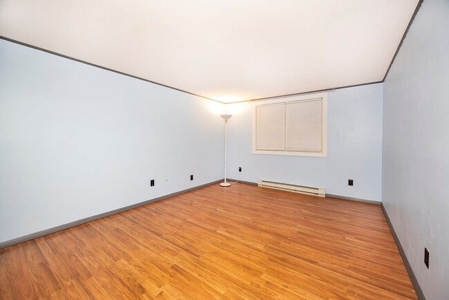 Building Photo - 11 Leonard Rd