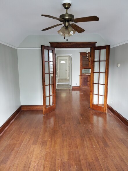 Building Photo - 3535 W Beach Ave