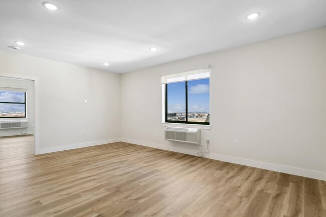 Primary Photo - 582-586-586 66th St