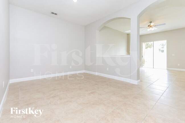 Building Photo - 663 Breezeway Ct