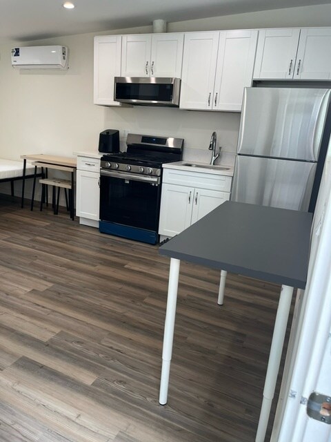 Building Photo - 2235 Patricia Ave