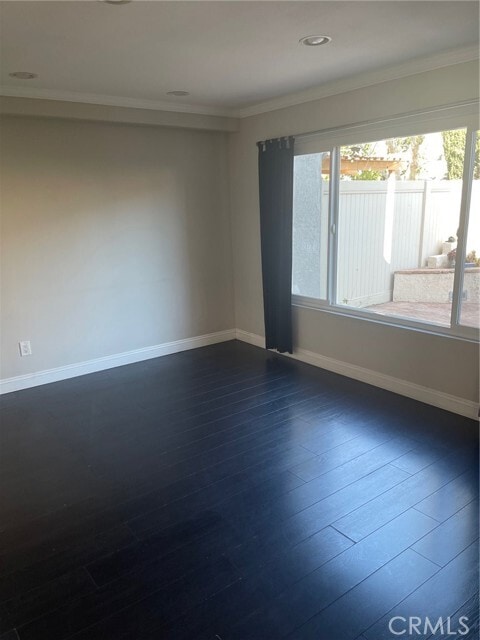 Building Photo - 212 Eisenhower Way