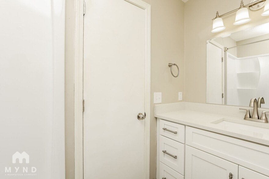 Building Photo - 3277 Towne Village Rd