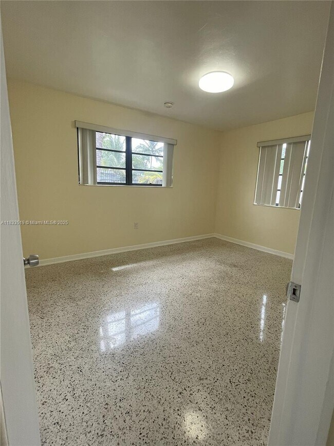Building Photo - 10500 NW 28th Ct