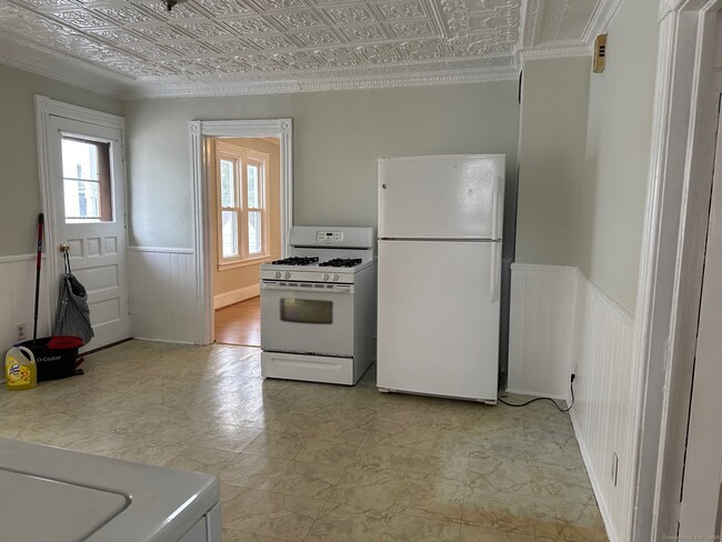 Building Photo - 88 Woodbine Ave