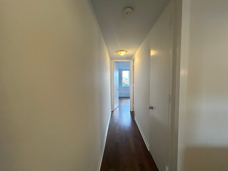 Building Photo - 1350 N Dearborn St