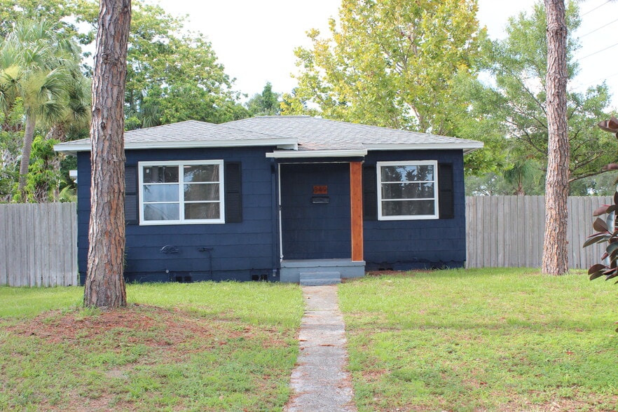 Front - 849 58th Avenue Northeast