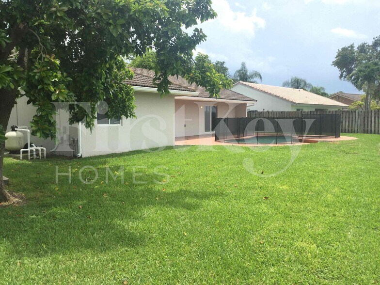 Building Photo - 12749 SW 207th Terrace