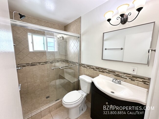 Building Photo - Updated Bright 1Bedroom 1Bathroom In Prime...